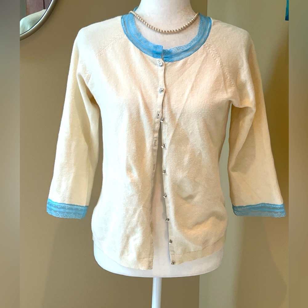 Gorgeous Parfait Cream Sky Blue Lace Trim 💎Rhinestone Buttons Floral Cardigan M